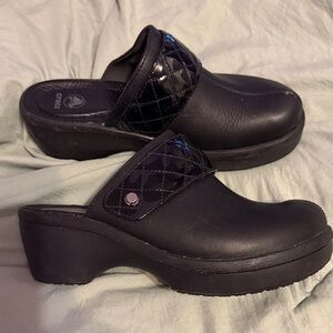 CROCS Black Quilted Mules